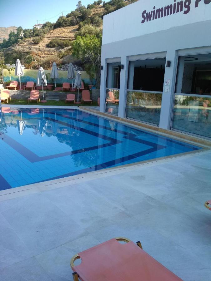 Petra Hotel Agia Galini  Luaran gambar