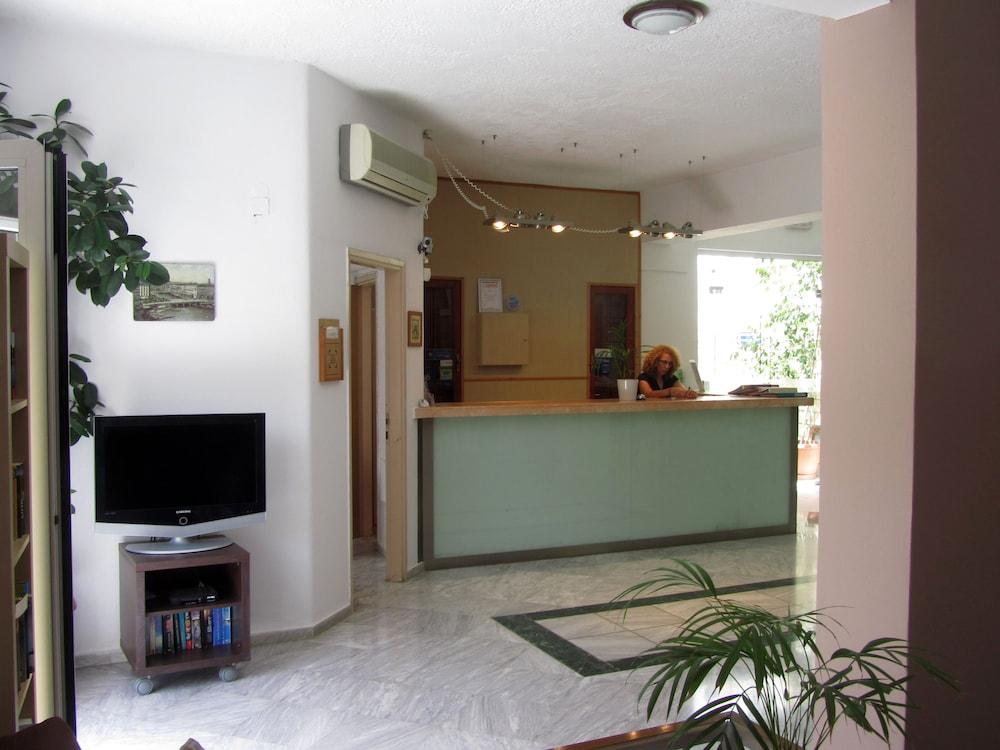 Petra Hotel Agia Galini  Luaran gambar