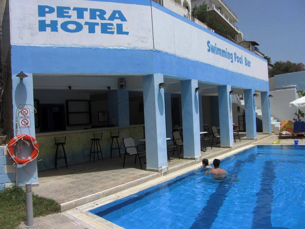 Petra Hotel Agia Galini  Luaran gambar